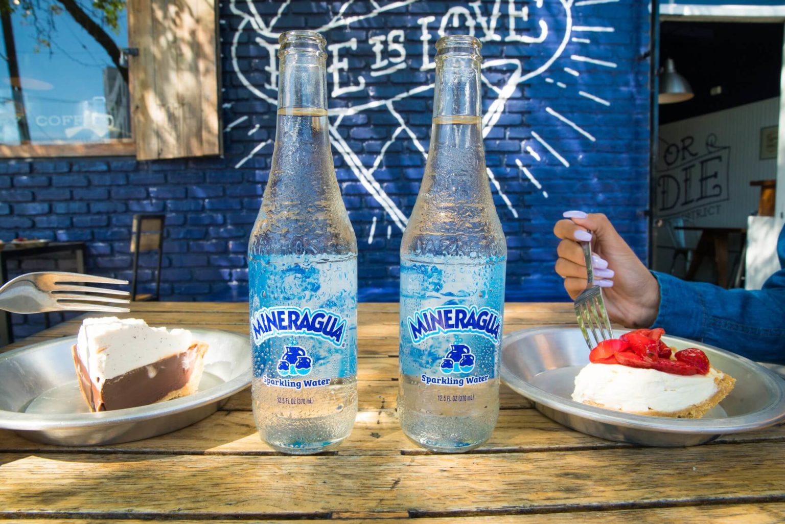 Does Sparkling Water Break A Fast Does flavored sparkling water break a fast? - Well, it depends.